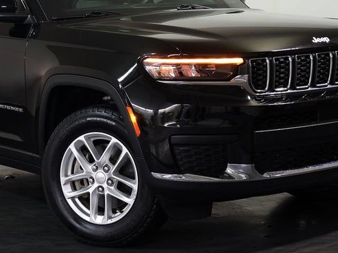 Used 2024 Jeep Grand Cherokee L Laredo w/ Trailer Tow Package AWD/4WD image 8