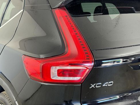 Used 2022 Volvo XC40 T5 Inscription w/ Advanced Package image 36