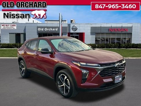 Used 2025 Chevrolet Trax RS w/ Driver Confidence Package FWD image 3
