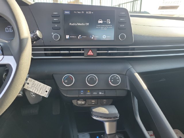 Used 2026 Hyundai Elantra SE FWD image 14