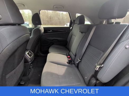 Used 2019 Kia Sorento S image 10