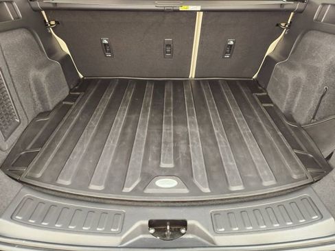 Used 2025 Land Rover Discovery Sport S image 30