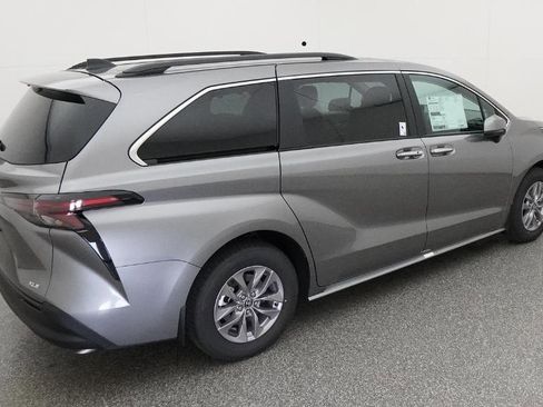 New 2026 Toyota Sienna XLE image 73