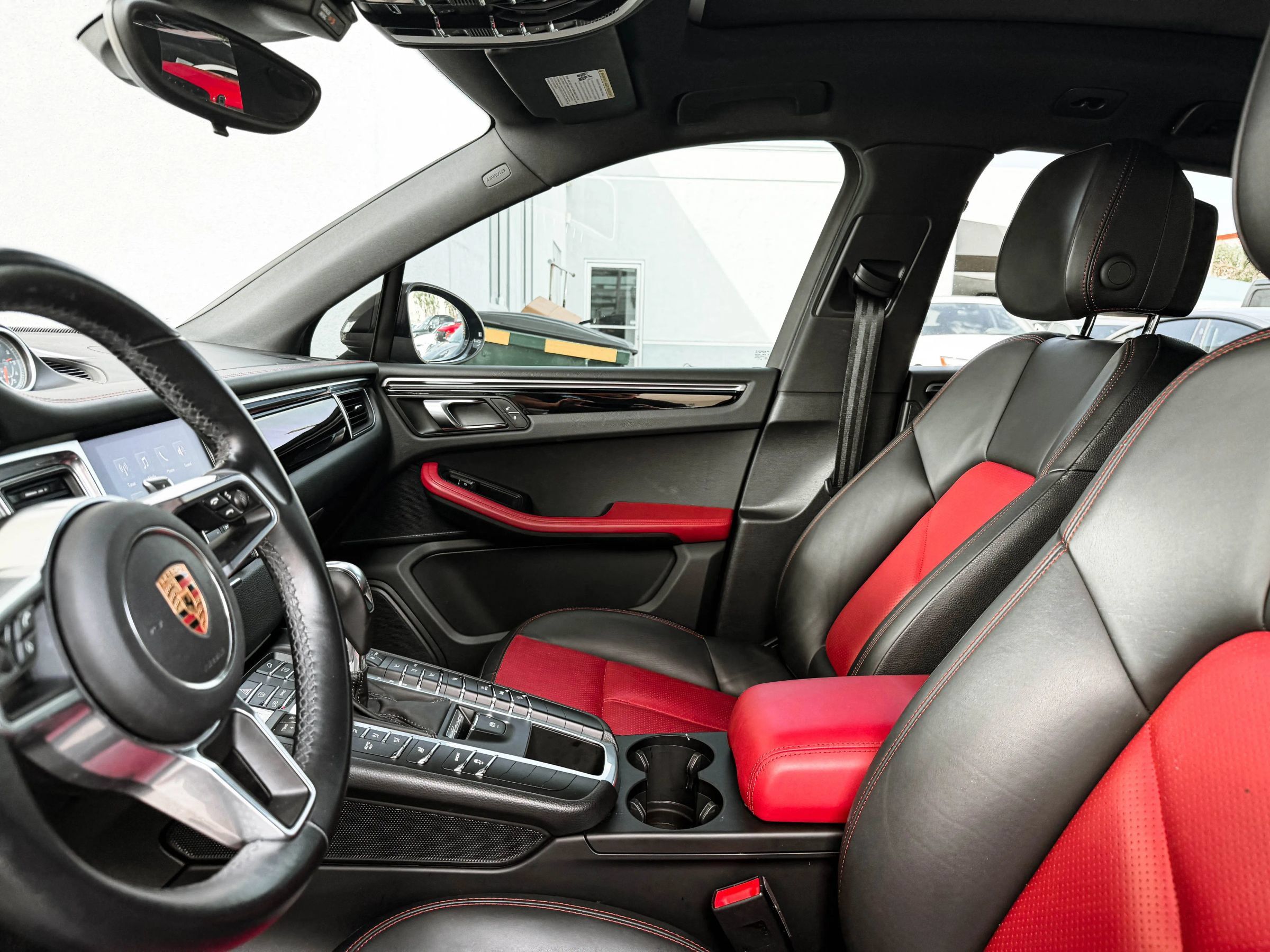 Used 2018 Porsche Macan Sport Edition AWD/4WD image 23