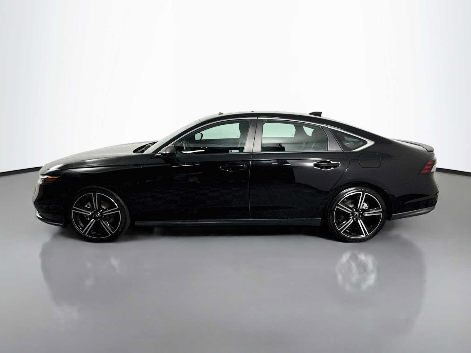 Used 2024 Honda Accord Sport image 4