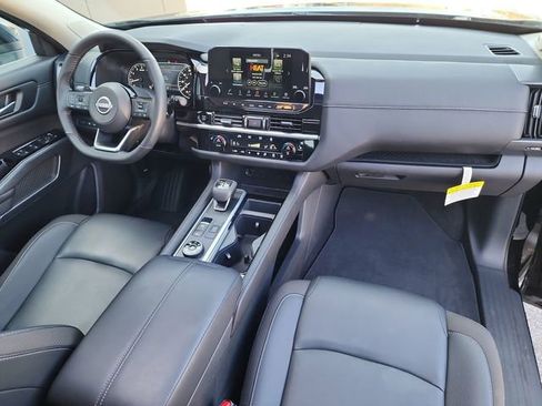 Used 2025 Nissan Pathfinder SL w/ SL Premium Package image 16