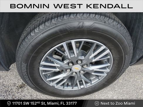 Used 2025 Chevrolet Traverse LT image 9