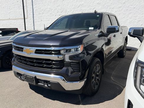 Used 2022 Chevrolet Silverado 1500 LT AWD/4WD image 2
