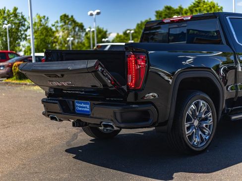 Used 2025 GMC Sierra 1500 Denali w/ Denali Reserve Package AWD/4WD image 9