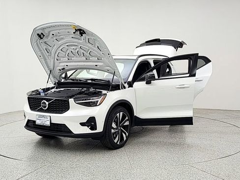 New 2026 Volvo XC40 B5 Plus w/ Protection Package Premier AWD/4WD image 9