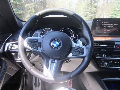 Used 2019 BMW 530i xDrive w/ M Sport Package AWD/4WD image 16