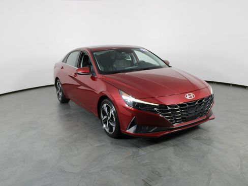 Used 2023 Hyundai Elantra Limited FWD image 4