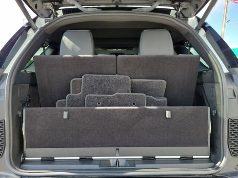 Used 2023 Land Rover Discovery HSE R-Dynamic image 17