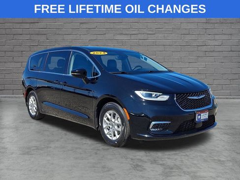 Used 2024 Chrysler Pacifica Touring-L FWD image 1