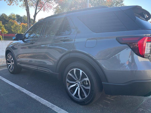 Used 2025 Ford Explorer ST-Line w/ Premium Package RWD image 4