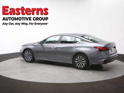 Used 2025 Nissan Altima 2.5 SV FWD image 62