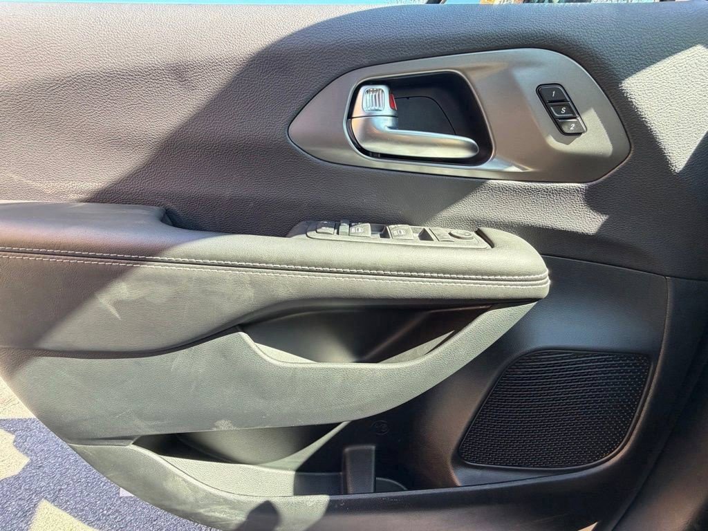 New 2026 Chrysler Pacifica Select w/ S Appearance Package FWD image 26