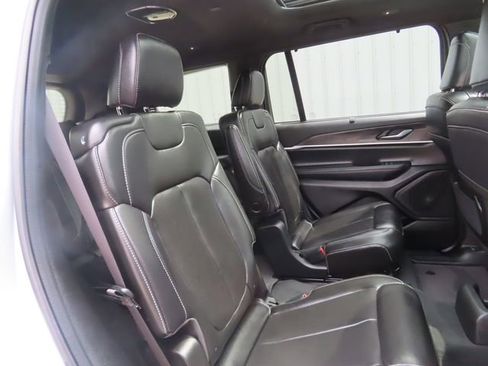Used 2025 Jeep Grand Cherokee L Limited w/ Luxury Tech Group II AWD/4WD image 31
