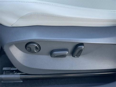 Used 2022 Volkswagen Tiguan SE image 19