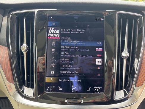 Used 2022 Volvo S60 T8 R-Design Expression w/ Advanced Package image 27