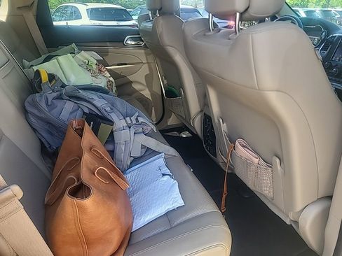 Used 2018 Jeep Grand Cherokee Limited w/ Luxury Group II RWD image 11