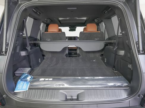 Used 2025 Lexus GX 550 image 13