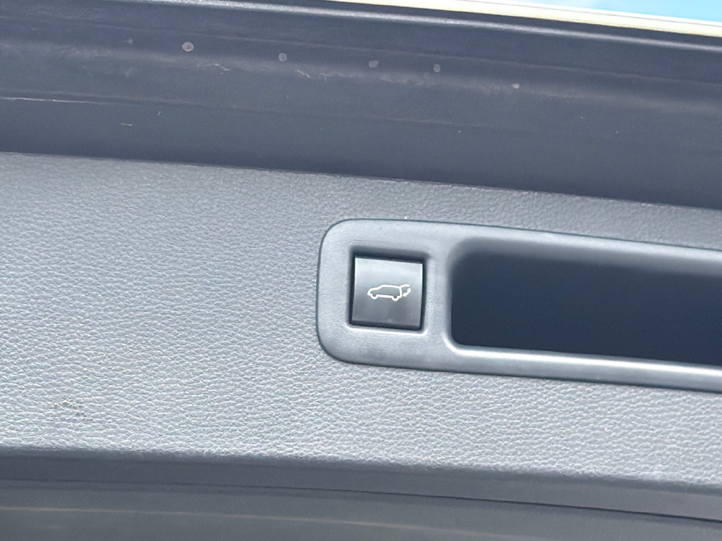 Used 2023 Toyota Highlander XLE FWD image 21