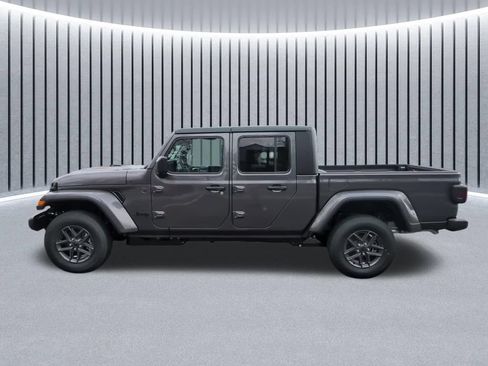 New 2026 Jeep Gladiator Sport AWD/4WD image 13