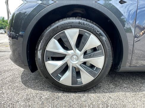 Used 2024 Tesla Model Y Long Range RWD image 14