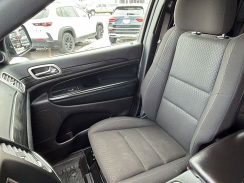 Used 2021 Jeep Grand Cherokee Laredo image 20