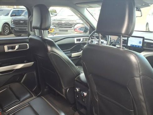 Certified 2021 Ford Explorer XLT w/ Equipment Group 202A image 13