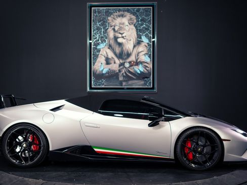 Used 2018 Lamborghini Huracan Performante AWD/4WD image 40