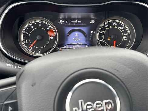 Used 2023 Jeep Cherokee Altitude Lux image 12