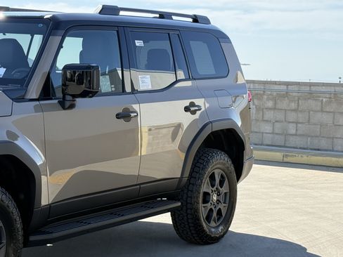 New 2026 Lexus GX 550 AWD/4WD image 9