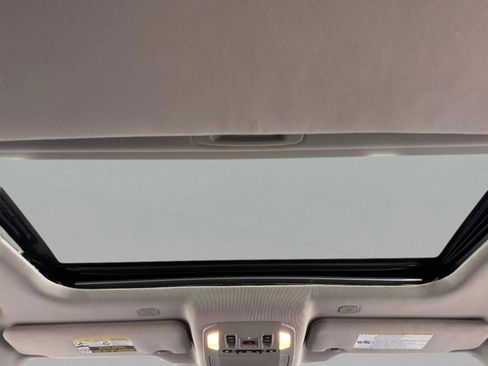 Used 2024 Toyota Highlander LE image 14