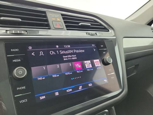 Used 2021 Volkswagen Tiguan SEL FWD image 29
