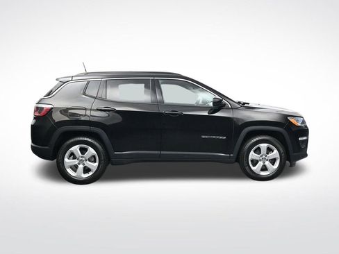 Used 2018 Jeep Compass Latitude w/ Cold Weather Group image 2
