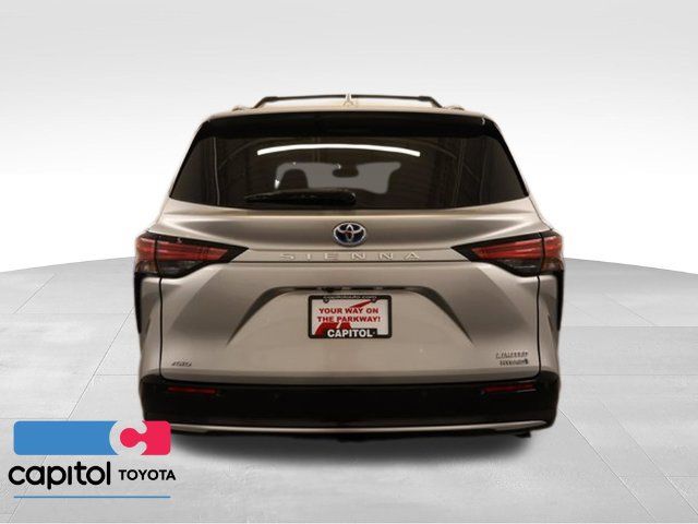 Certified 2022 Toyota Sienna Limited AWD/4WD image 5