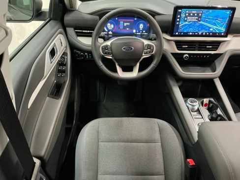 Used 2026 Ford Explorer Active AWD/4WD image 12