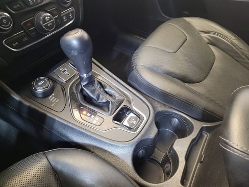 Used 2019 Jeep Cherokee Limited AWD/4WD image 26