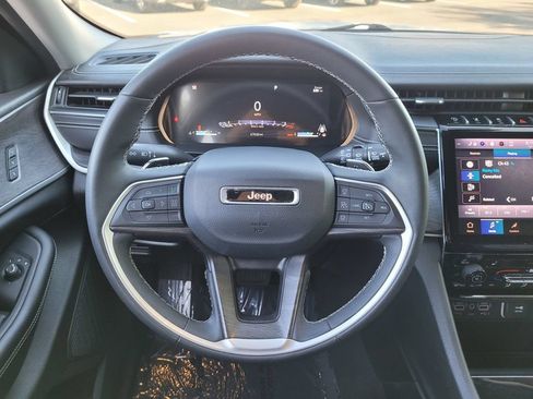 Used 2023 Jeep Grand Cherokee Limited RWD image 17