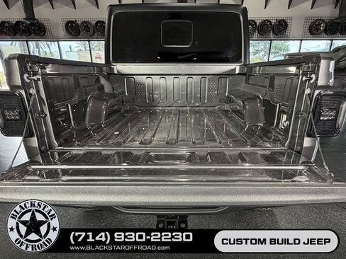 Used 2023 Jeep Gladiator Rubicon w/ Trailer Tow Package AWD/4WD image 13