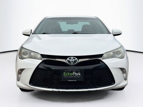 Used 2016 Toyota Camry SE FWD image 2
