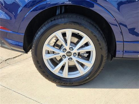 Certified 2025 Audi Q3 2.0T Premium image 9