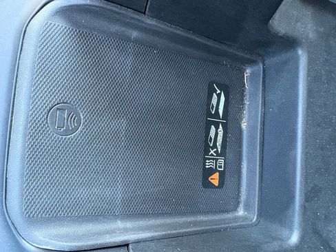 Used 2022 Chevrolet Silverado 1500 LTZ w/ Technology Package image 34