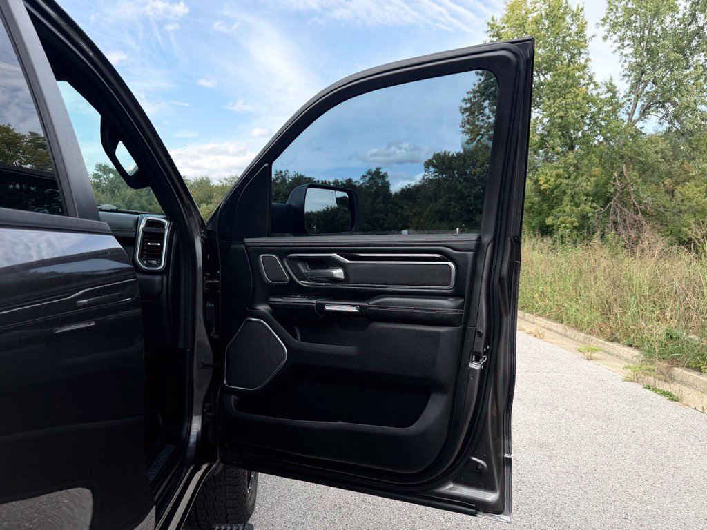 Used 2020 RAM 1500 Laramie AWD/4WD image 12