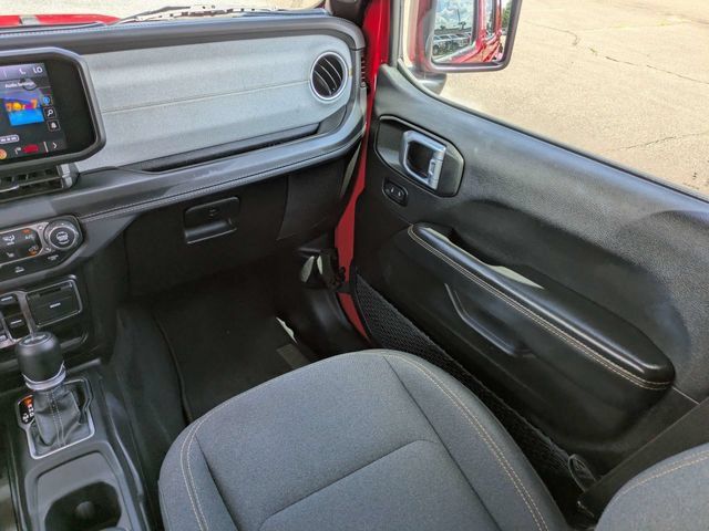 Used 2025 Jeep Wrangler Unlimited Sahara AWD/4WD image 17