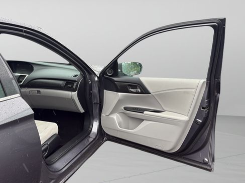 Used 2015 Honda Accord EX image 27