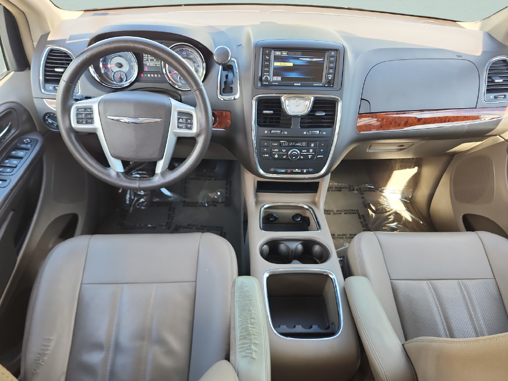 Used 2015 Chrysler Town & Country Touring-L w/ Driver Convenience Group FWD image 18