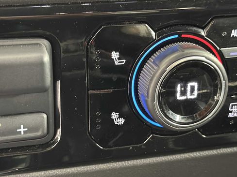 Used 2024 Chevrolet Silverado 1500 LT Trail Boss w/ LT Trail Boss Premium Package image 31